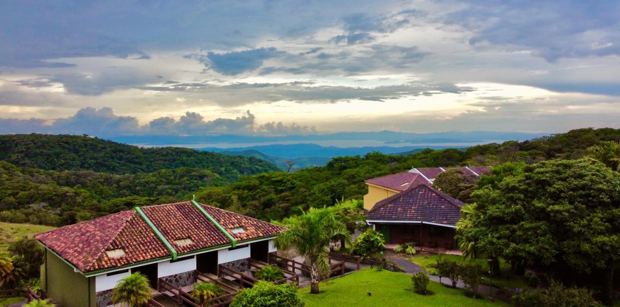 Hotel Montana Monteverde Exterior photo